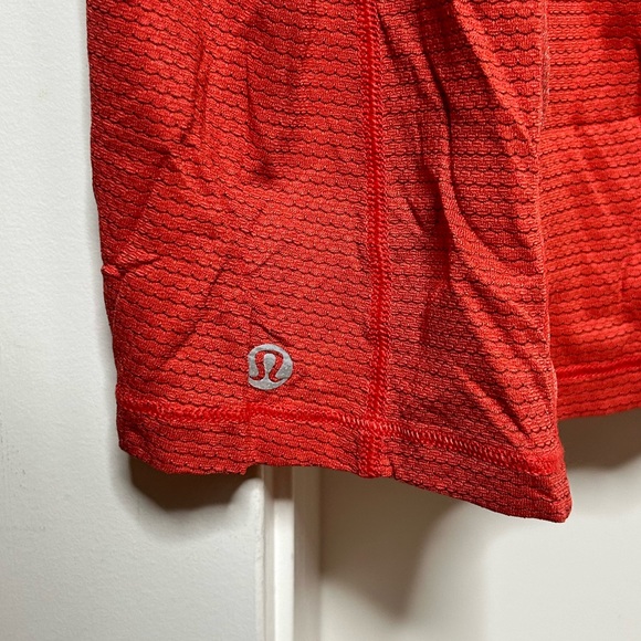 *LULULEMON* Sports Top - Size S - Picture 3 of 3